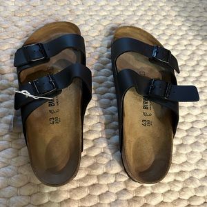 Birkenstock Arizona in color Black, in size 43, NWT.